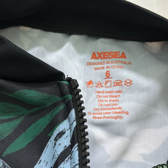 Axesea Women’s Rash Guard Long Sleeve One Piece Swimsuit size 6 Topical Midnight - Picture 2 of 7